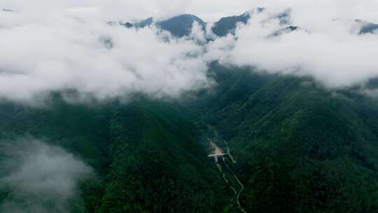 航拍陕西秦岭山脉圭峰山