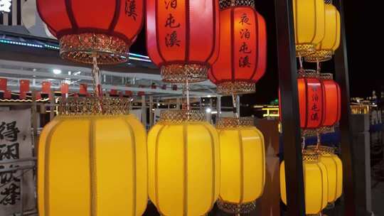 悬挂中式灯笼夜景素材