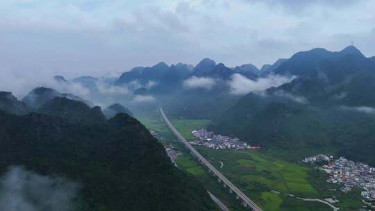 山间乡村公路云雾缭绕航拍全景