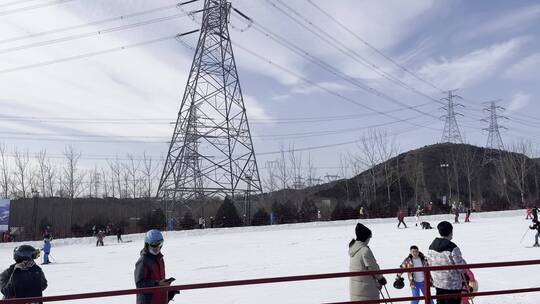 户外滑雪滑雪场滑雪的人