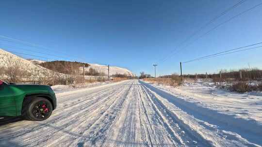 自驾在呼伦贝尔冰雪公路上