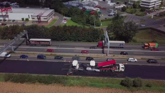 在高速公路上移动车辆