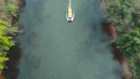 河流游船航拍视频素材模板下载