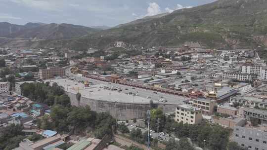 青海省黄南藏族自治州隆务大寺航拍藏传佛教