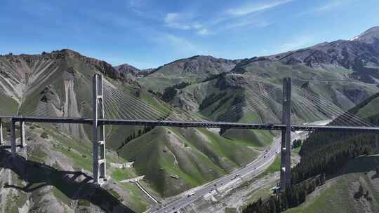 航拍新疆伊犁耸立在丛山峻岭中的果子沟大桥