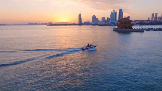 4K航拍青岛栈桥夕阳海景