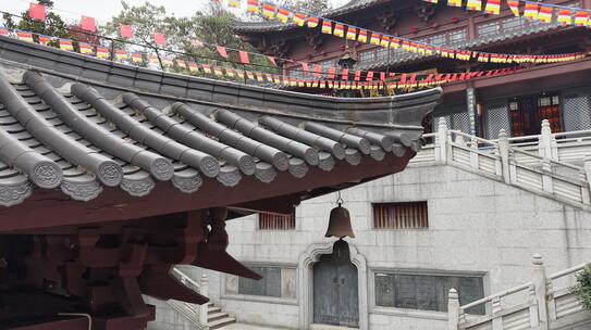 昭山观音寺大雄宝殿旁建筑航拍