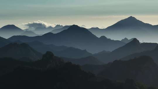 水墨山