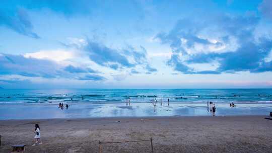 海南万宁日月湾冲浪海滩的傍晚