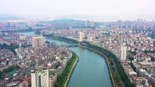 浦阳江两旁航拍诸暨城区现代城市风光