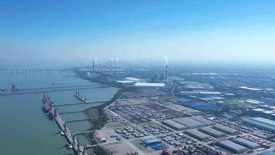 航拍长江经济带常熟港码头苏通大桥视频素材模板下载