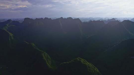 广西早晨大山晨光山川山峰光影山脉喀斯特