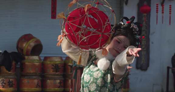 春节苏州虎丘非遗绣球滚灯舞民俗表演慢镜