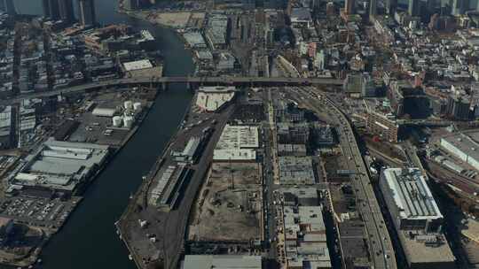 Newtown Creek， River