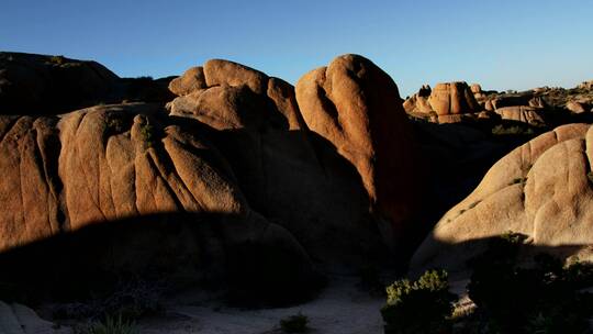 沙漠中的岩石形成