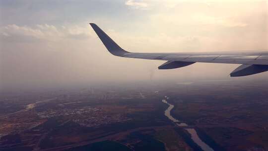 从德里到斯利那加：天空之旅。从德里机场到