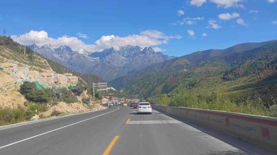 自驾游川藏线318国道折多山雪山公路风光