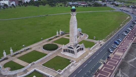 无人机拍摄海岸战争纪念馆