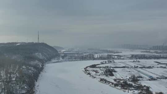 黑龙江牡丹江市被雪覆盖空旷的田地河面航拍