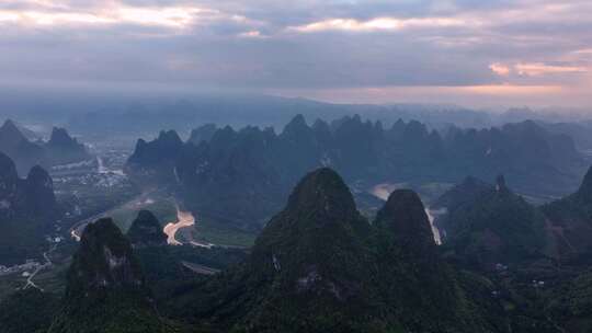 桂林阳朔群山