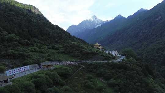 川西四姑娘山雪山峡谷森林航拍