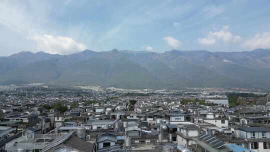 云南大理古镇苍山蓝天白云旅游