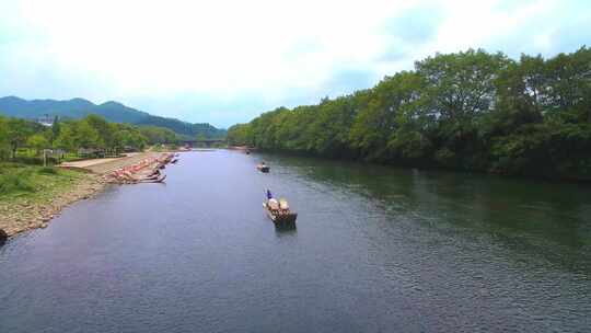 航拍武夷山九曲溪竹筏漂流绿水青山溪流竹排