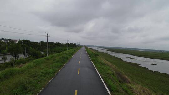 航拍沿江公路