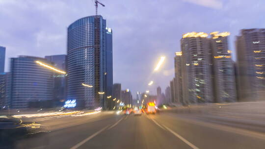 汽车行驶在广州城市快速路