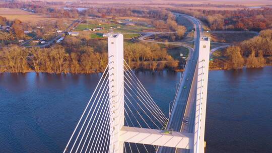 无人机拍摄河上的一座桥