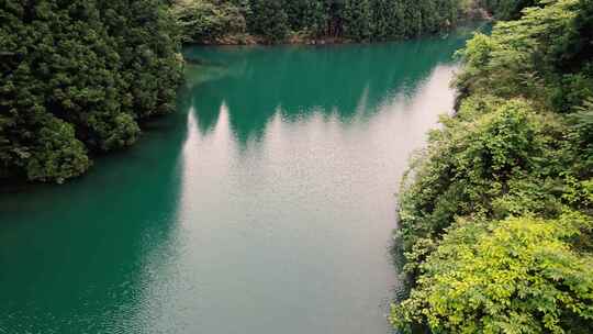 山间森林湖泊山水风景航拍山水自然风景