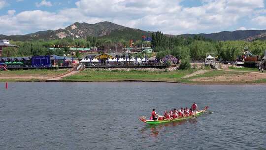 龙舟比赛湖面场景