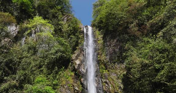 一镜到底长镜头航拍山林溪流瀑布风景