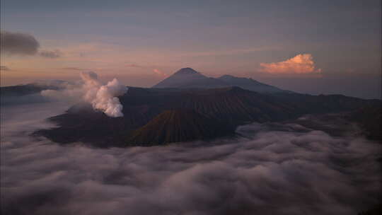 印尼布罗莫火山航拍延时日出平流雾