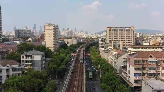 4K夏日南京雨花西路梧桐大道地铁一号线