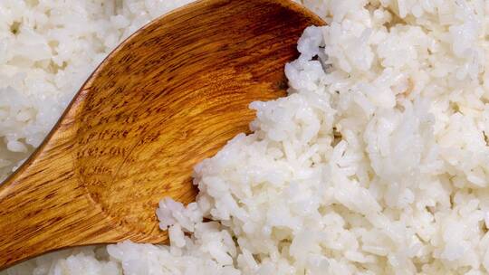 新鲜的大米米饭4k滑轨平移