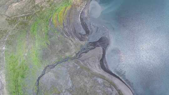 普莫雍措湖岸湿地风光