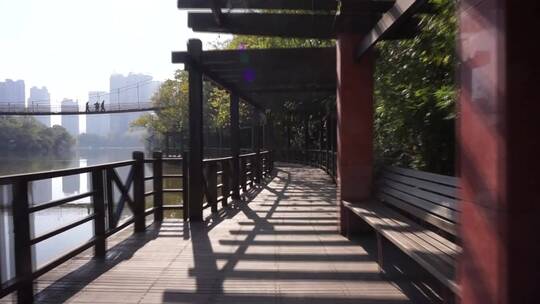 湖南衡阳平湖公园人行桥湖景自然风光