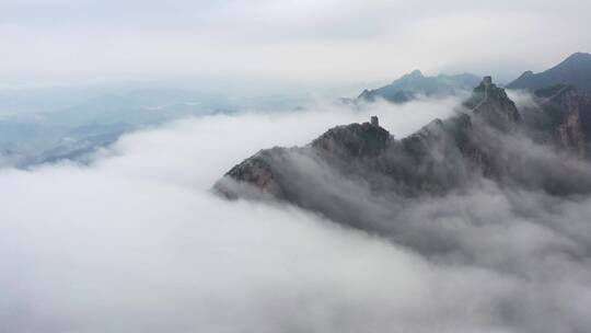 北京司马台长城夏季日出云海震撼景观