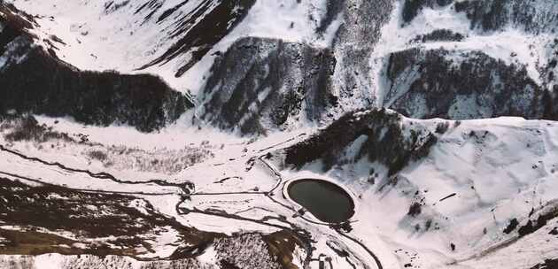 雪山的鸟瞰图