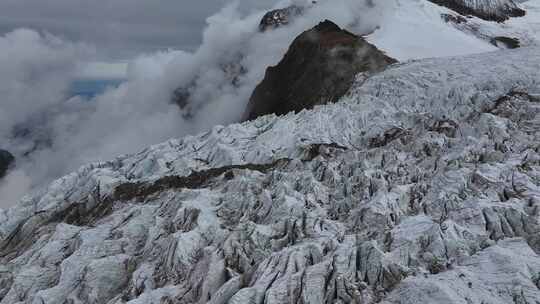 航拍四川第二高峰中山峰雪山冰川冰塔林风光