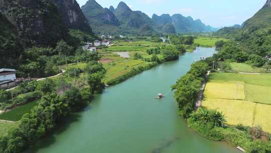 航拍桂林阳朔遇龙河十里画廊竹筏漂流稻田