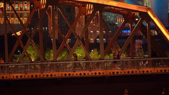 夜晚的上海外白渡桥