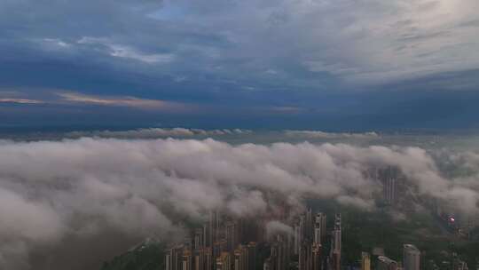 航拍雨后平流雾的武汉城市风光