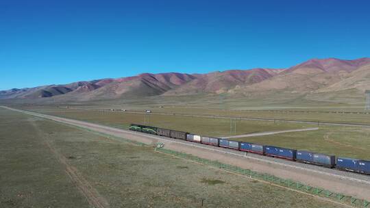 航拍青海可可西里青藏铁路线火车视频素材模板下载