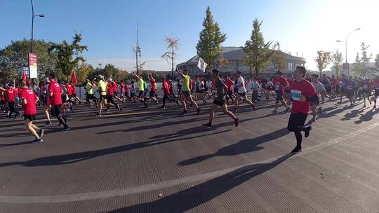 义乌马拉松赛事大量人群跑姿慢动作