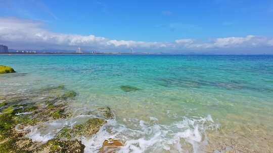海南三亚海岸线上礁石沙滩海浪微距慢镜