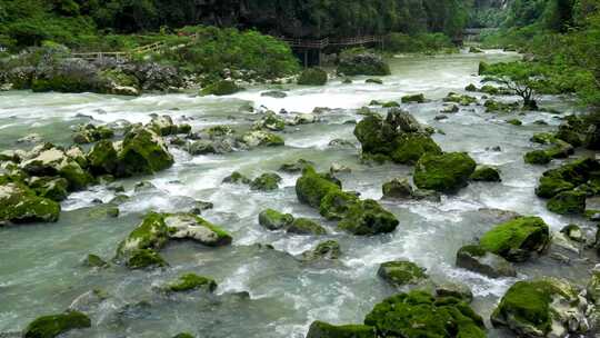 小溪水流淌实拍素材