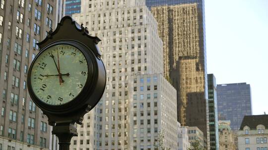 城市街头时钟