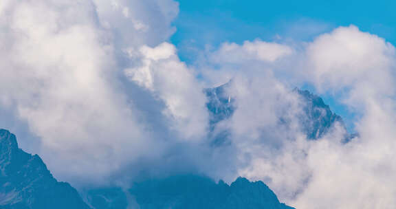 玉龙雪山云雾缭绕自然景象延时摄影
